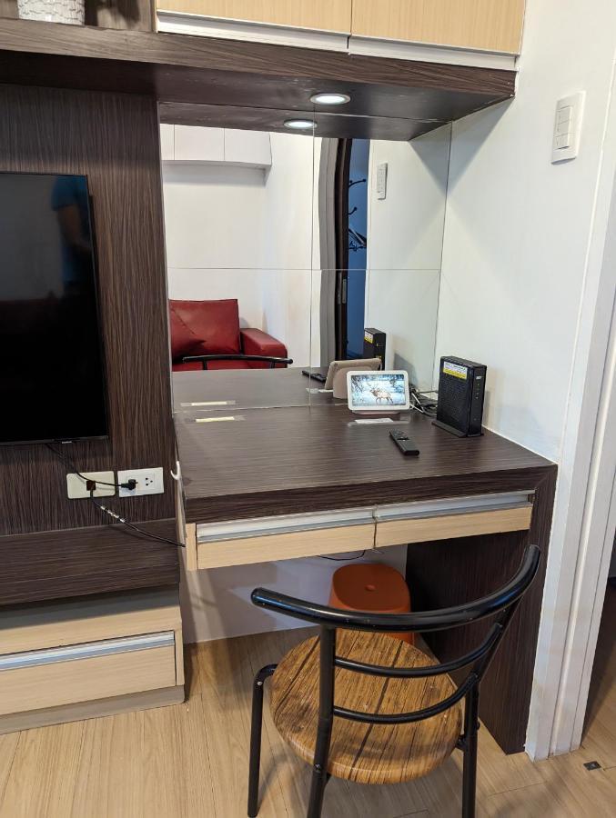 Premium 1br At Mplace Music 50 Inch Tv Pool Pay Extra Aparthotel Manila