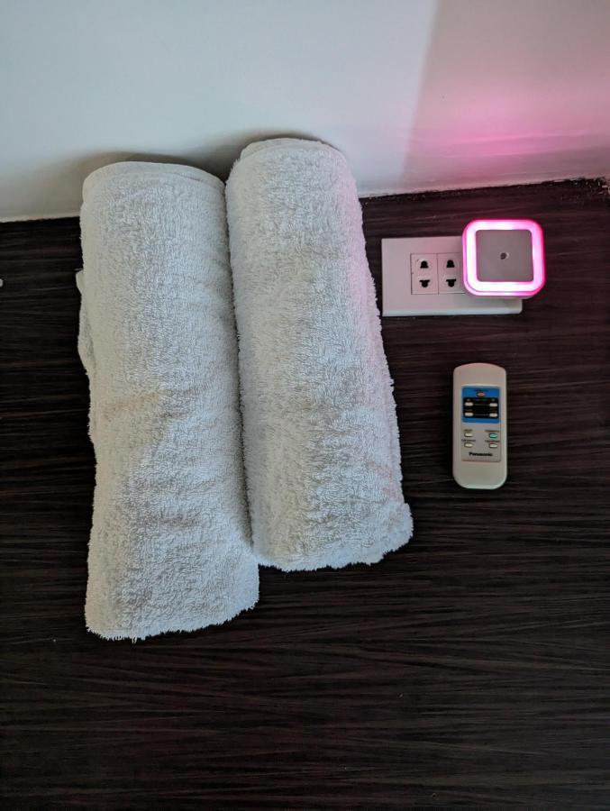 Aparthotel Premium 1br At Mplace Music 50 Inch Tv Pool Pay Extra Manila