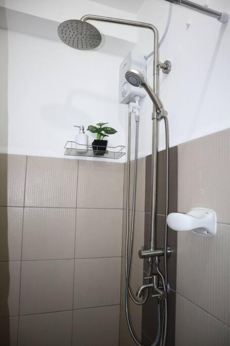 Cozy Place In Taguig With Free Wifi - Near Bgc And Airport *