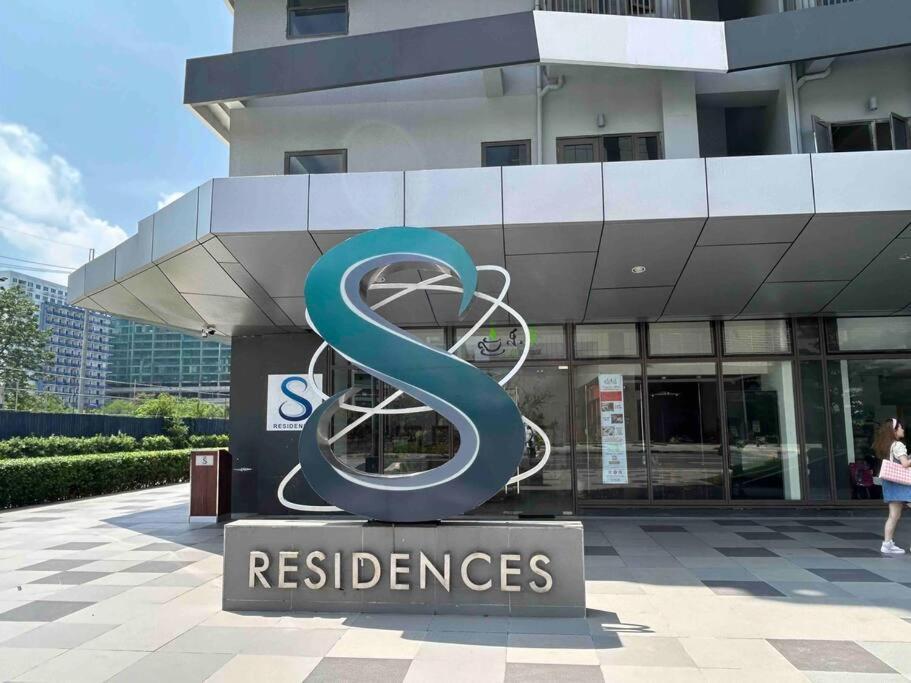 Claysky Staycation 1br Unit Near Moa With Netflix & Disneyplus *