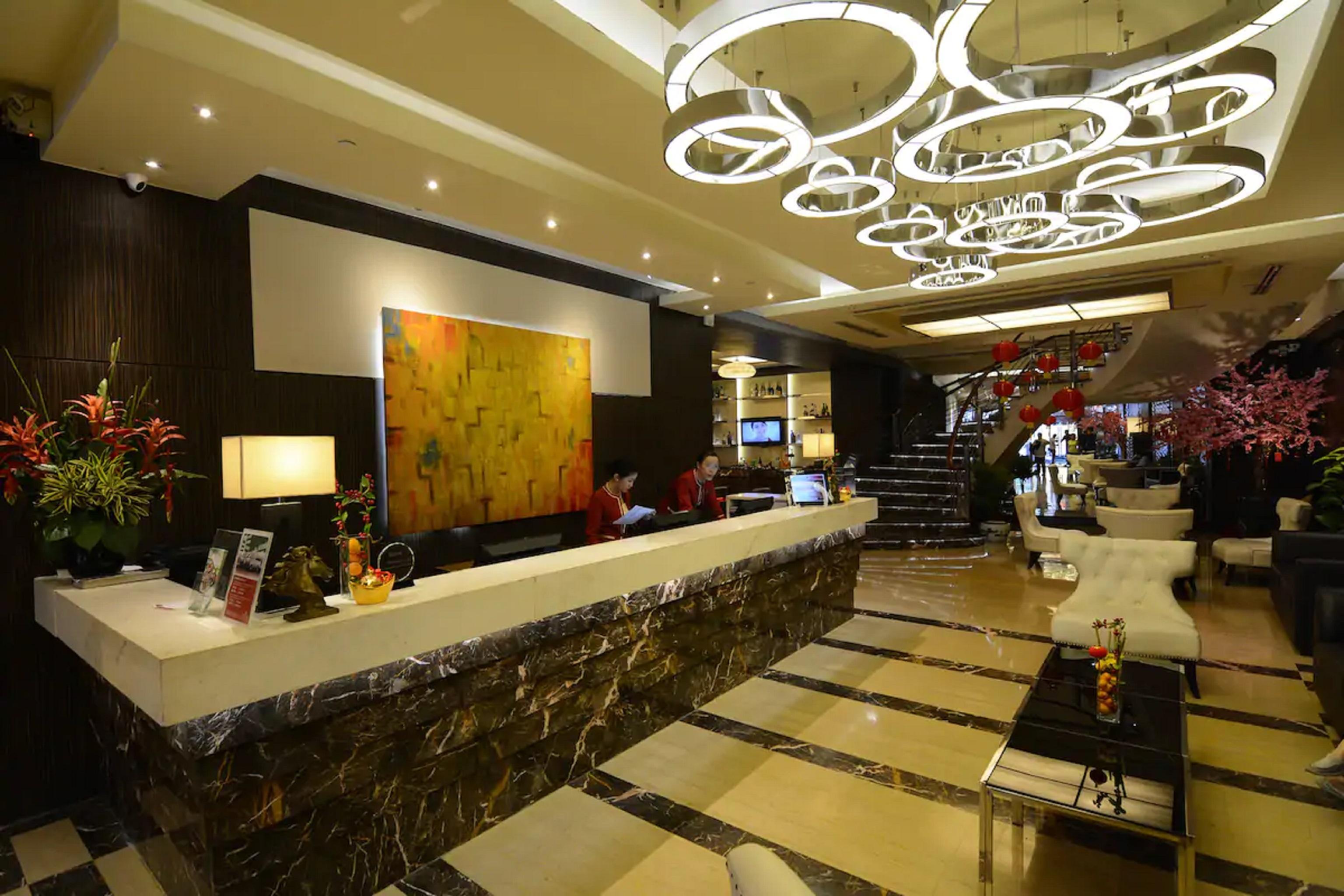 Hotel Ramada By Wyndham Manila