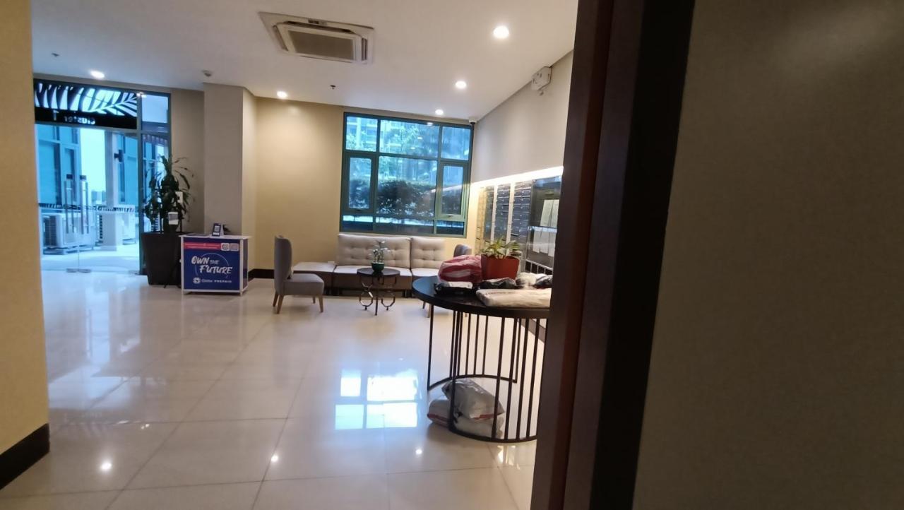 Hilanders Condotel Across Terminal 3 Apartamento *