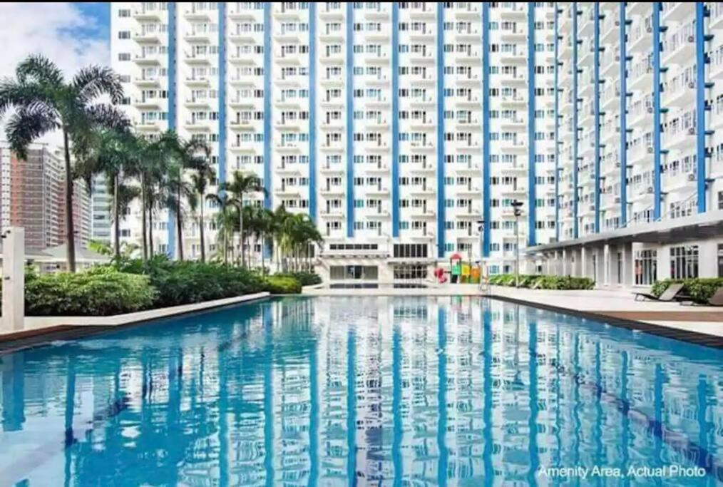 Luxe & Cozy 1br Apt With Netflix/pool/mall/cinema Manila