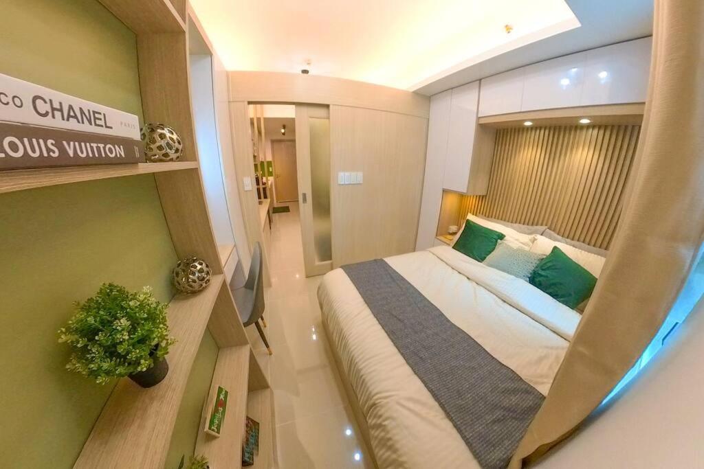 Luxe & Cozy 1br Apt With Netflix/pool/mall/cinema Manila