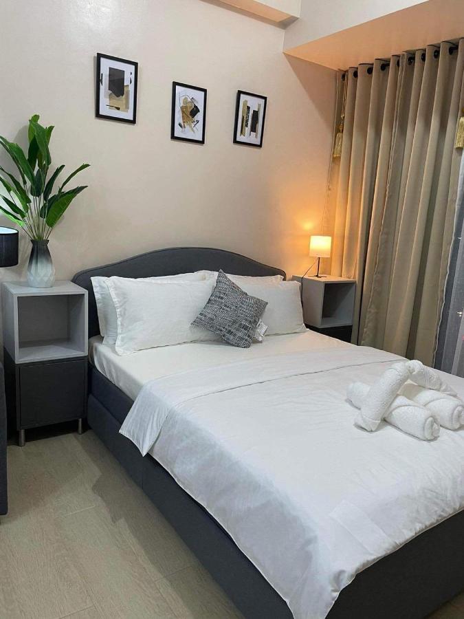 Building 81 Newport Boulevard * Manila
