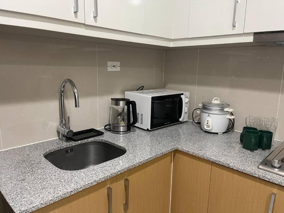 Stylish 1br Uptown Parksuites Bgc, 200mbps/smarttv