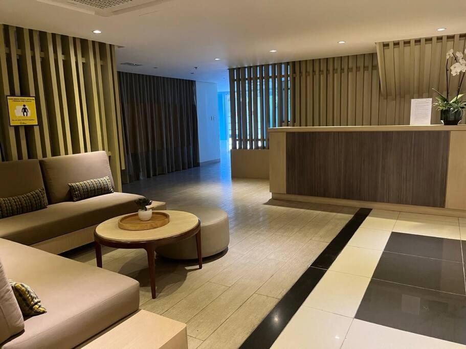 Apartment Bgc Uptown Mall