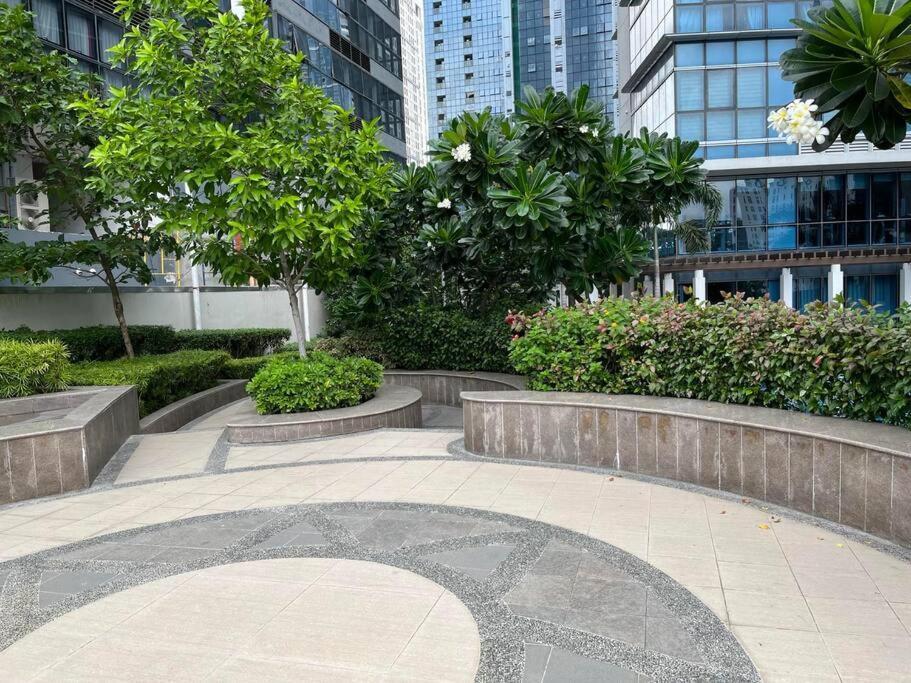 Apartment Bgc Uptown Mall