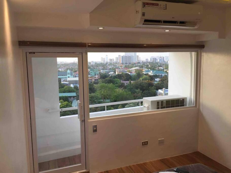 Cozy35sqm W Parking Balcony Wifi/netflix Near Mall *