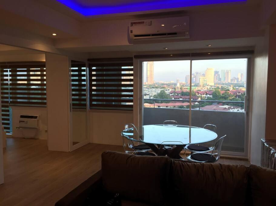Cozy60sqm 1br Balcony/prking/wifi/ntflix Near Mall Manila