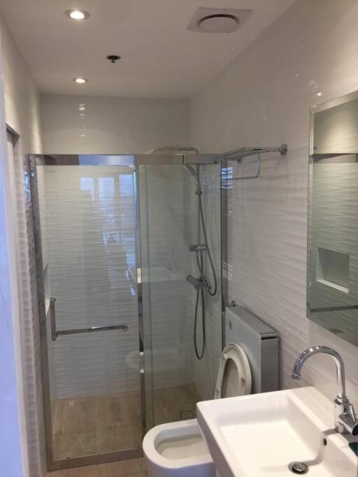 Apartment Cozy60sqm 1br Balcony/prking/wifi/ntflix Near Mall *