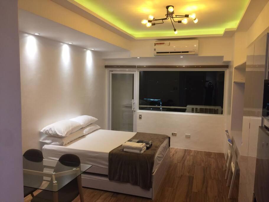 Apartment Cozy35sqm W Parking Balcony Wifi/netflix Near Mall Manila