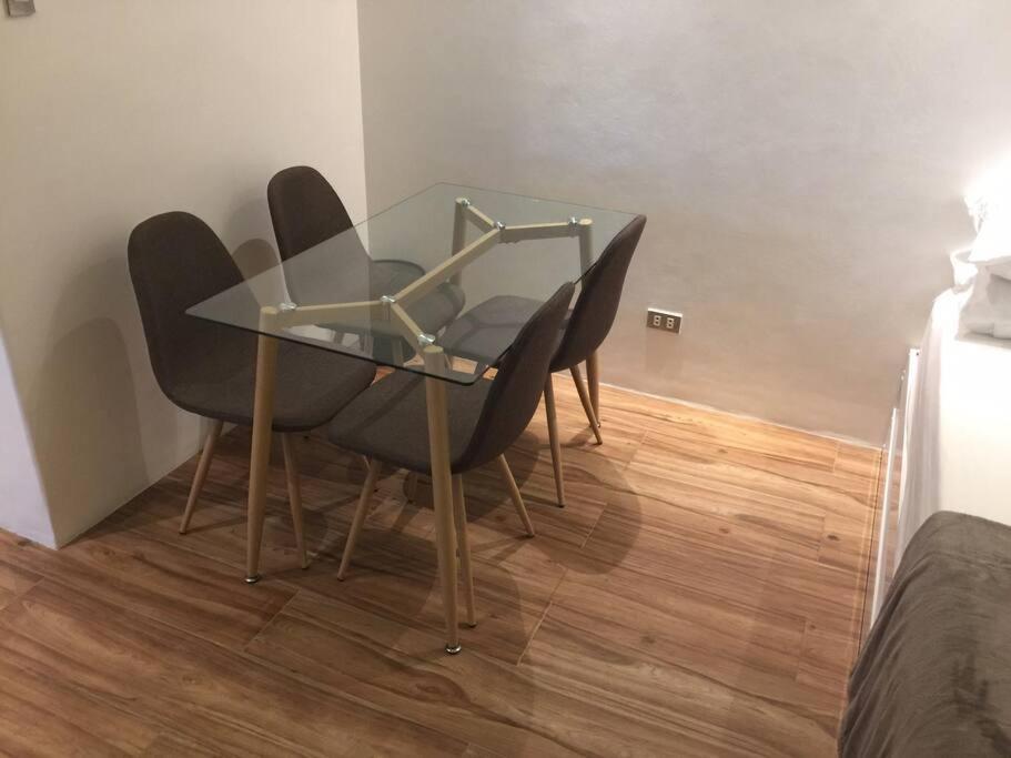 Cozy35sqm W Parking Balcony Wifi/netflix Near Mall