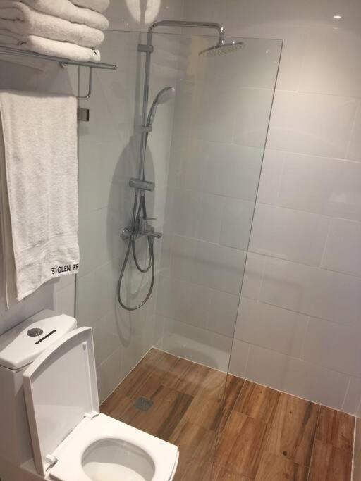 Cozy35sqm W Parking Balcony Wifi/netflix Near Mall Apartment Manila