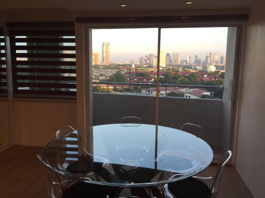 Cozy60sqm 1br Balcony/prking/wifi/ntflix Near Mall Manila