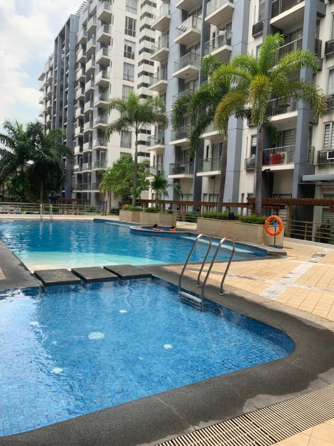 One Palm Tree - 9m With Balcony - Across Terminal 3 Airport Apartment *