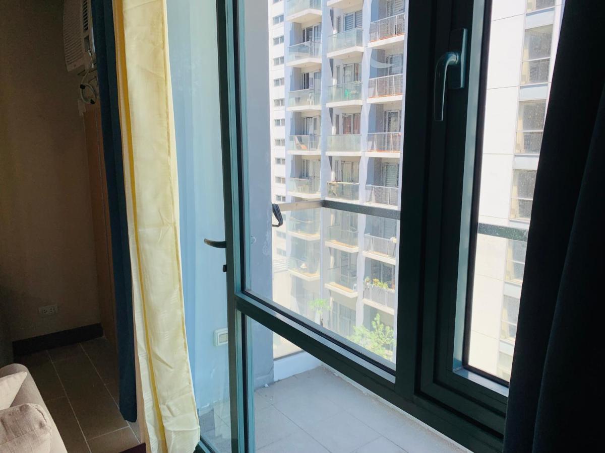 One Palm Tree - 5m With Balcony - Across Terminal 3 Airport Apartment