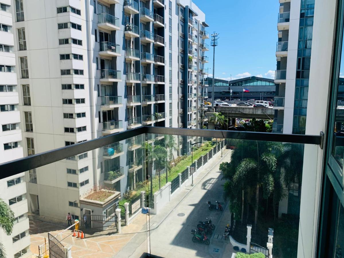 One Palm Tree - 5m With Balcony - Across Terminal 3 Airport *