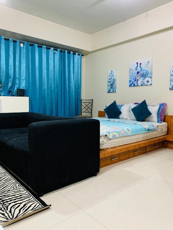 One Palm Tree - 5th Fl With Balcony - Across Terminal 3 Airport Apartamento *