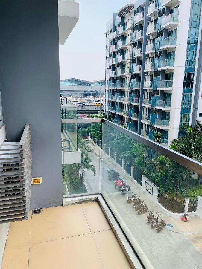 One Palm Tree - 5th Fl With Balcony - Across Terminal 3 Airport *