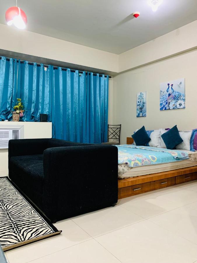 One Palm Tree - 5th Fl With Balcony - Across Terminal 3 Airport * Manila