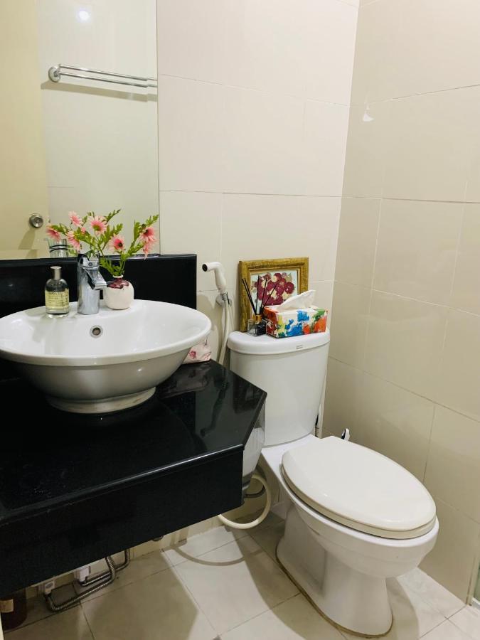One Palm Tree - 5th Fl With Balcony - Across Terminal 3 Airport Apartamento Manila