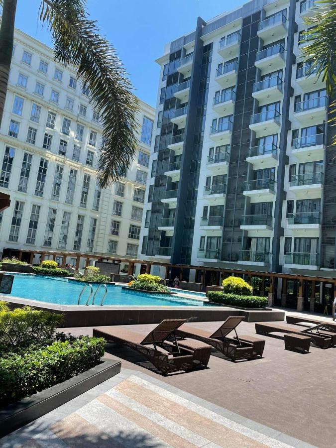 Apartment Building 81 Newport Boulevard *
