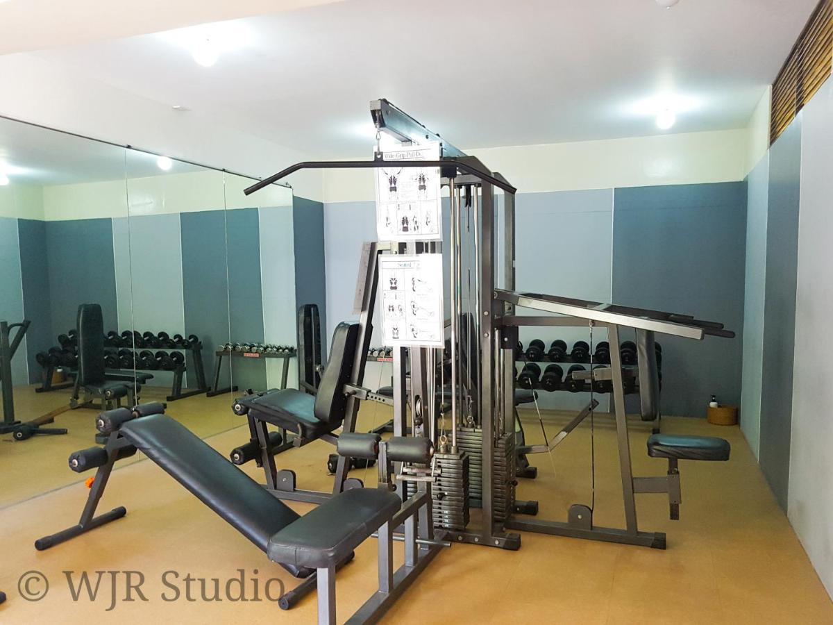 Centro Deluxe 3- Free Parking & Wi-fi In Alabang Aparthotel