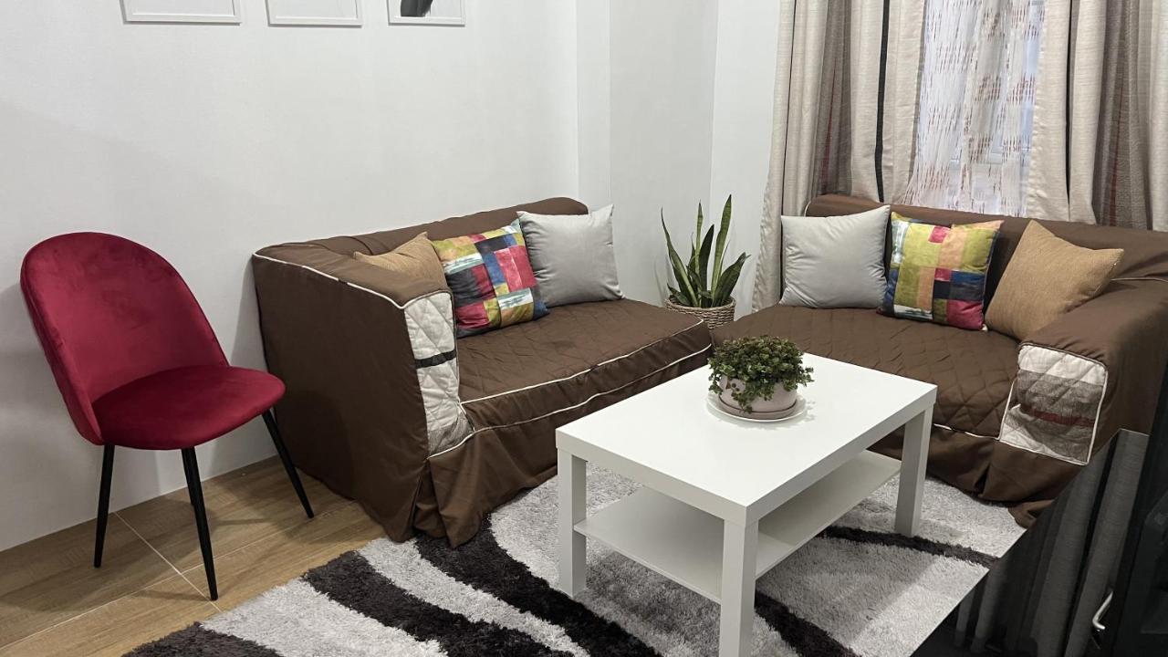 Convenient 2-bedroom Unit In The Metro * Manila