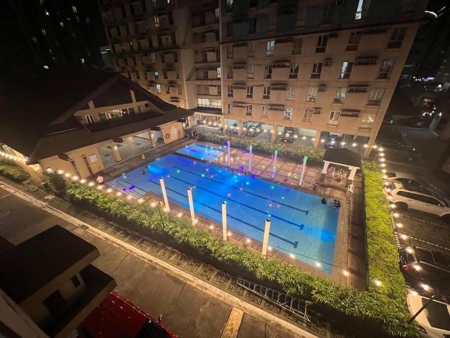 Aparthotel Convenient 2-bedroom Unit In The Metro
