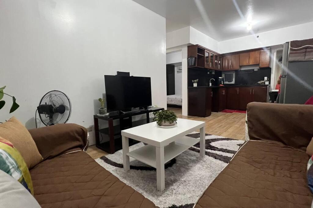 Convenient 2-bedroom Unit In The Metro Manila