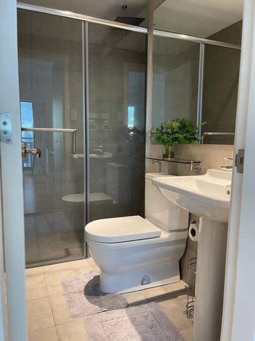 Aveline Aesthetic Skydeck View Acqua Private Residences Near Rockwell Makati Apartment