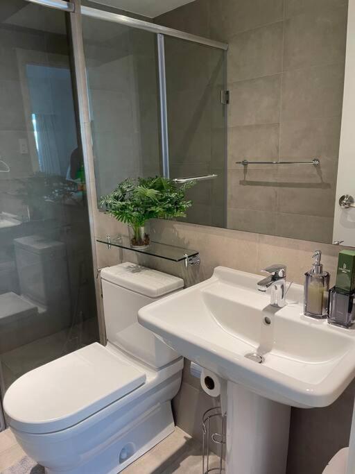 Aveline Aesthetic Skydeck View Acqua Private Residences Near Rockwell Makati Apartment *