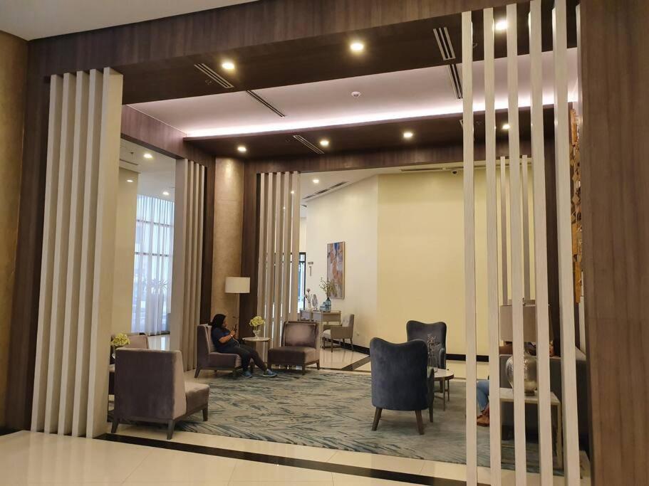 Beautiful High End In Center,