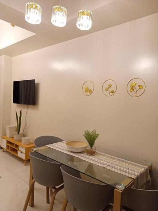 Beautiful High End In Center, * Manila