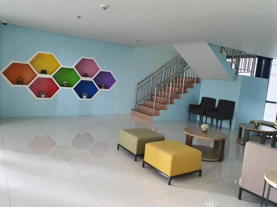 Beautiful High End In Center, Manila