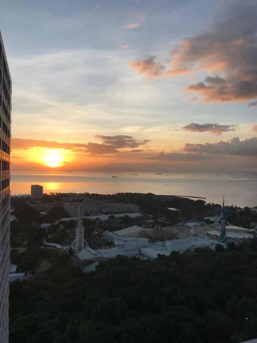 Breeze Residences With Ocean View By Bmars Manila