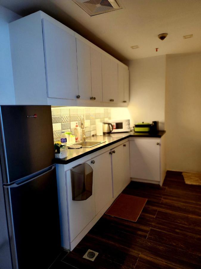 Cozy And Spacious Unit With Free Netflix Manila
