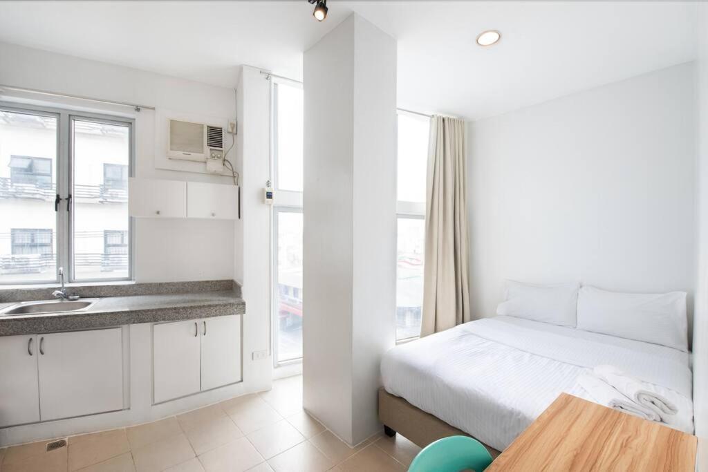 Jp Santiago Makati J206 Apartment