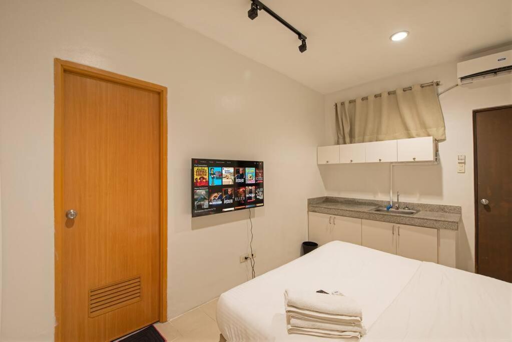 Jp Santiago Makati J302 Apartment