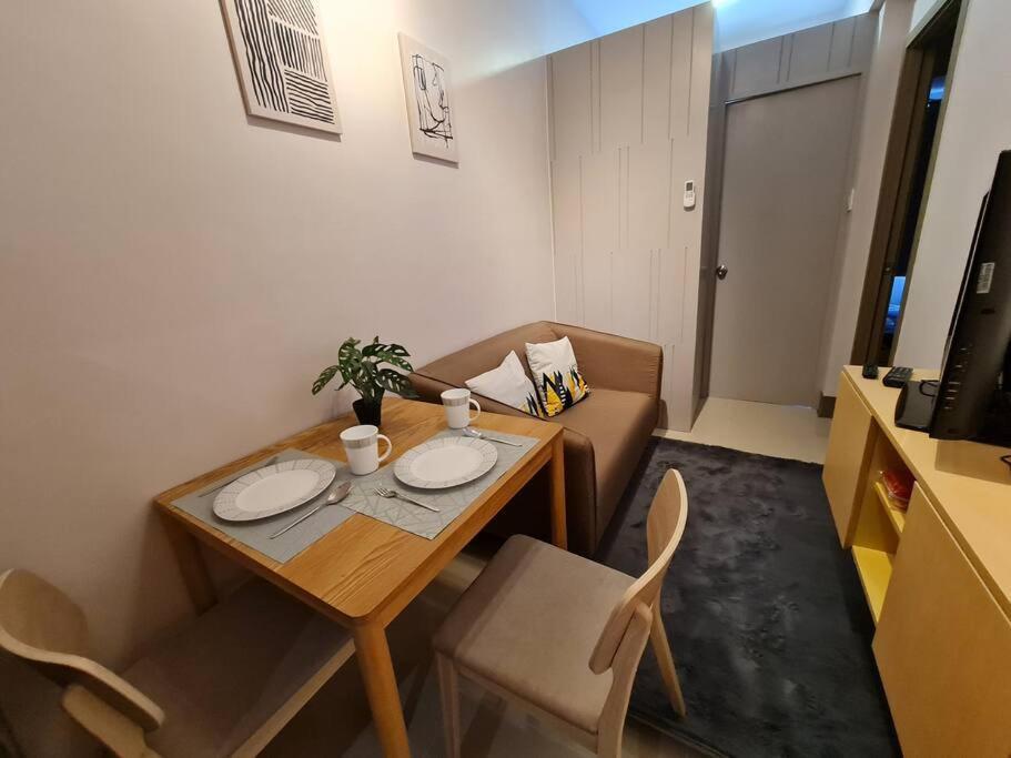 Chic 2 Bedroom Edsa With Balcony *