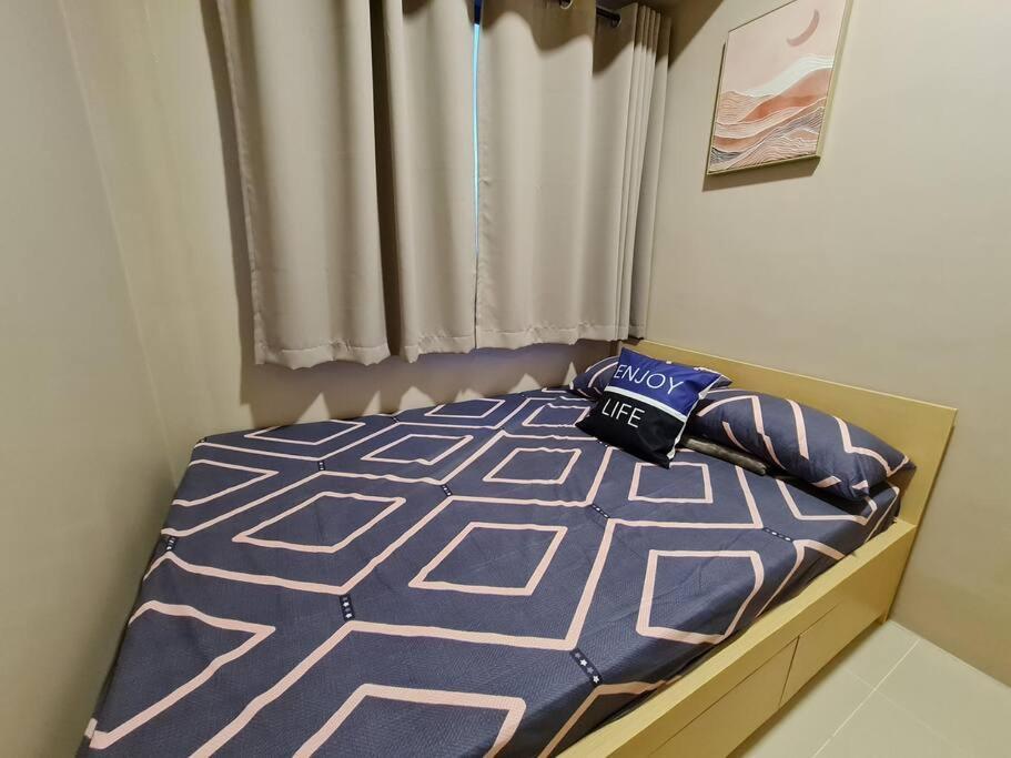 Chic 2 Bedroom Edsa With Balcony Apartment Manila