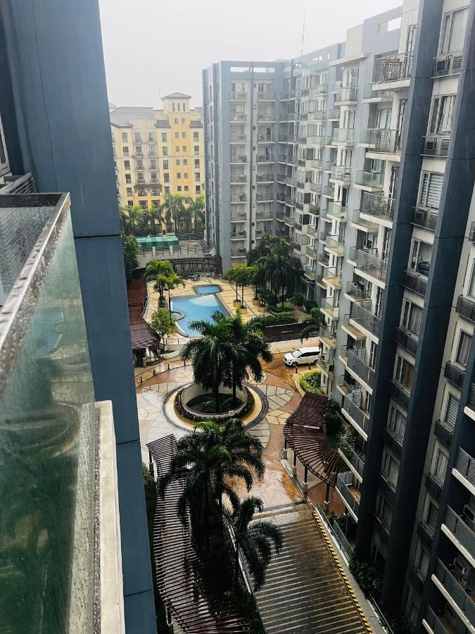 One Palm Tree - 9m With Balcony - Across Terminal 3 Airport Apartment