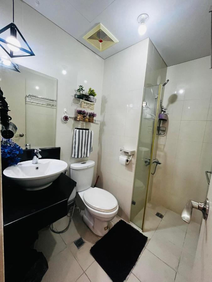 One Palm Tree - 9m With Balcony - Across Terminal 3 Airport * Manila