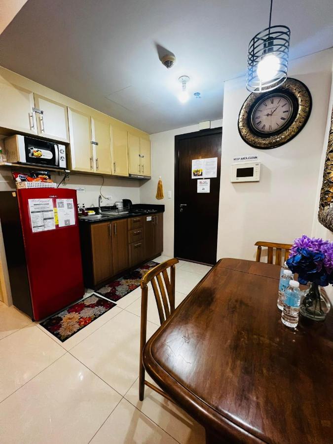 One Palm Tree - 9m With Balcony - Across Terminal 3 Airport Apartment