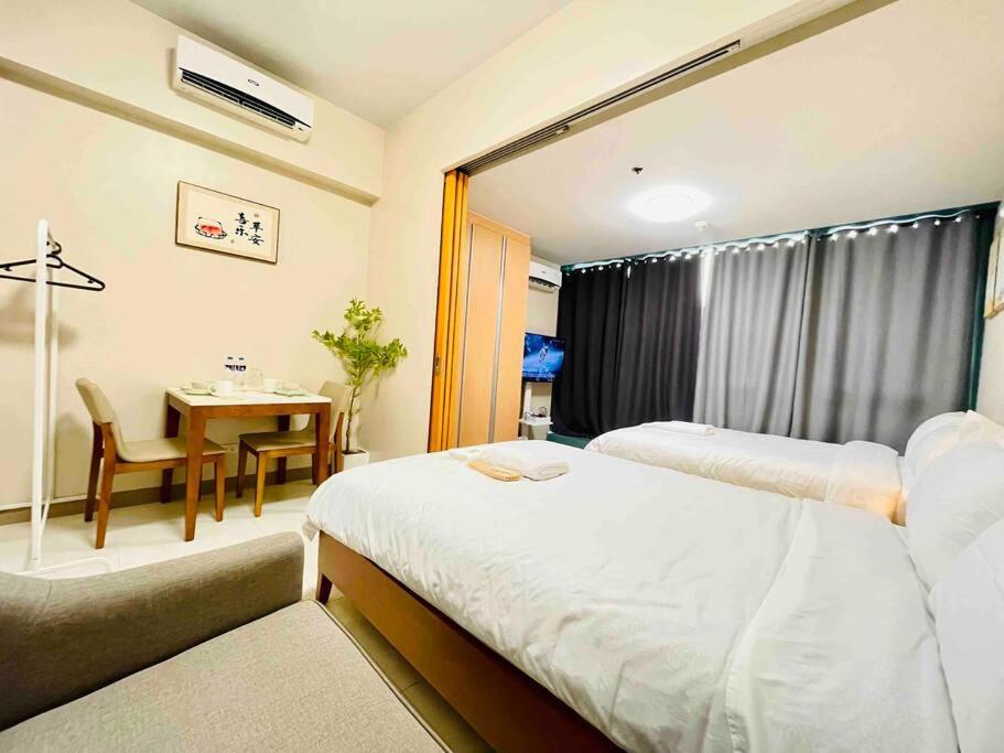One Uptown 2-bed 1br W/xbox, Netflix In Bgc * Manila