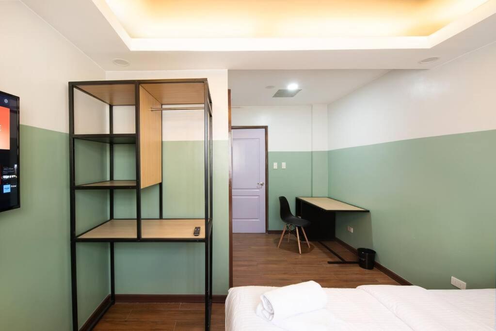 Apartment St. Marvin Makati M207