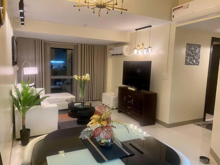 Stunning 2.5 Br@eastwood Global * Manila