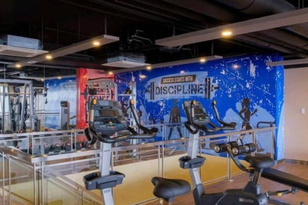 Stunning 2.5 Br@eastwood Global Apartment Manila