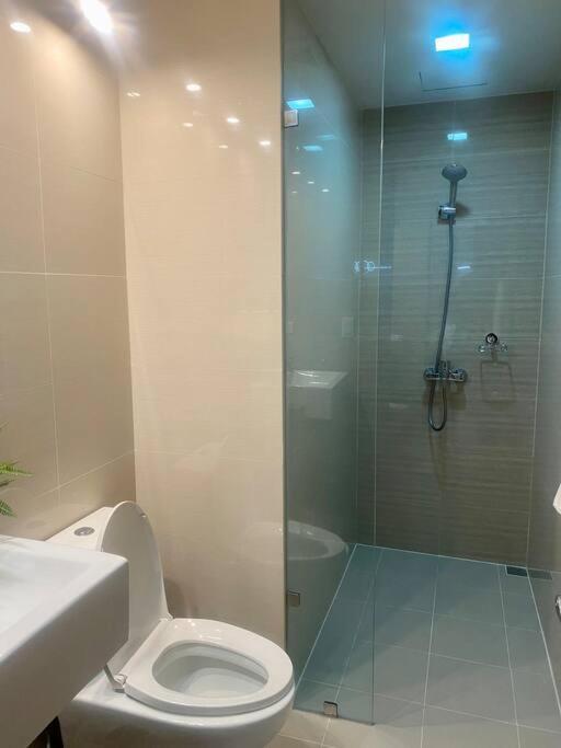 Apartment Stunning 2.5 Br@eastwood Global Manila